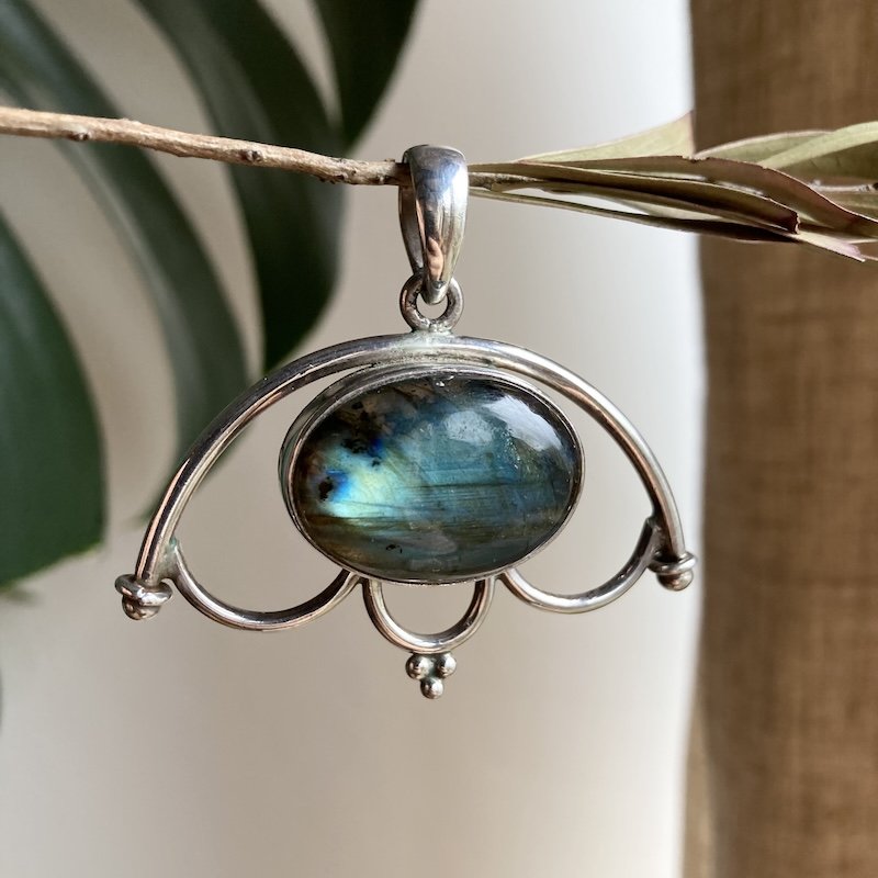 sterling silver and labradorite pendant 4.jpeg