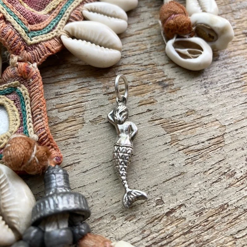 vintage sterling silver mermaid pendant 2.jpeg