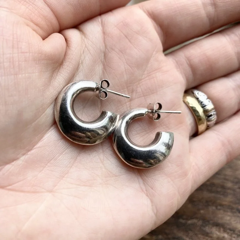 vintage sterling silver simple chunky hoops 3.jpeg