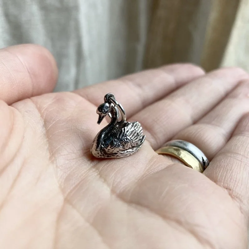 vintage solid silver swan pendant 4.jpeg