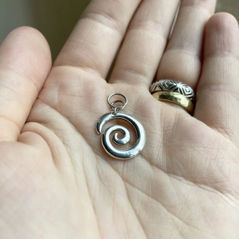 simple sterling silver spiral pendant 3.jpeg