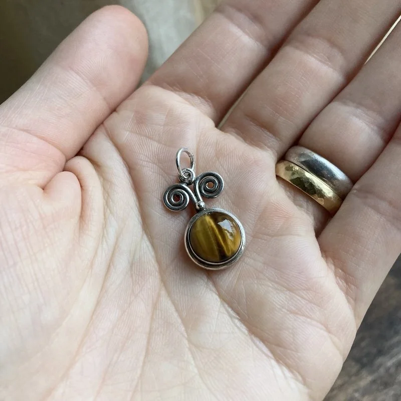 sterling silver and tiger's eye pendant 4.jpeg