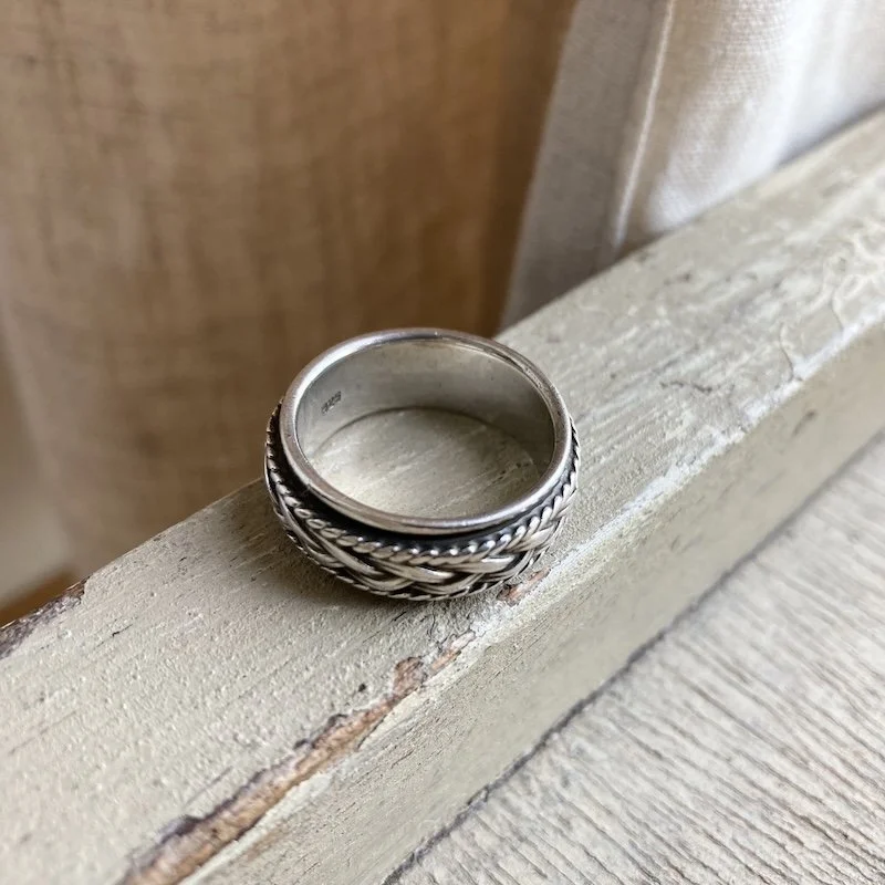 vintage sterling silver plaited spinner ring 3.jpeg