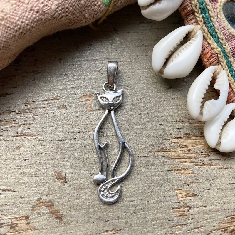 vintage sterling silver cat pendant 1.jpeg