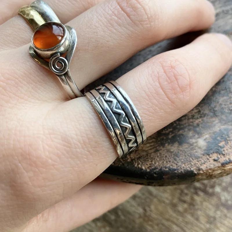 vintage solid silver zigzag band ring 4.jpeg