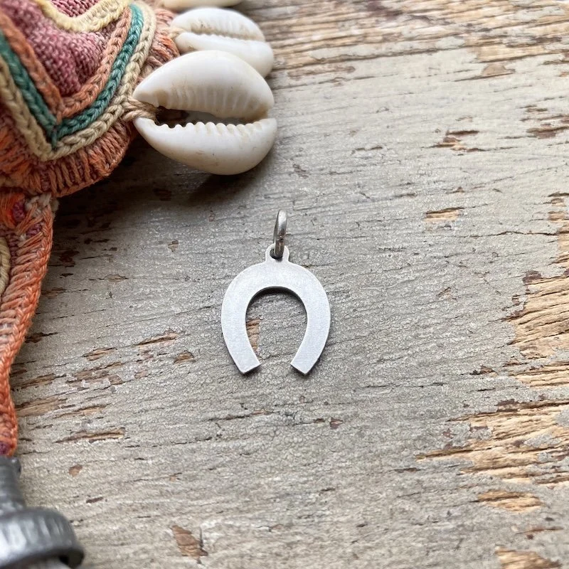 vintage sterling silver horseshoe pendant 2.jpeg
