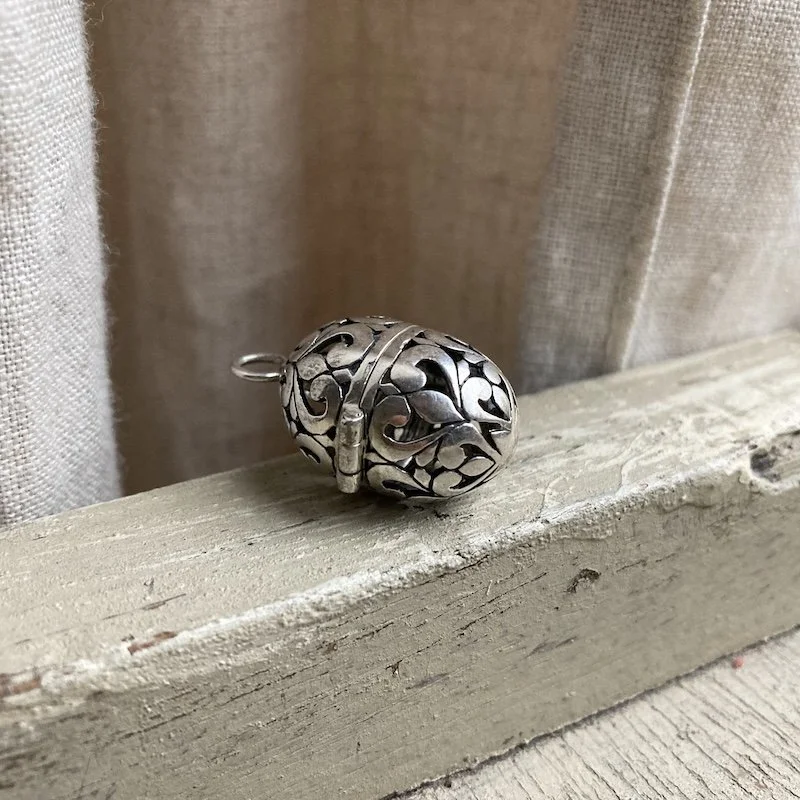 sterling silver ornate openwork locket 2.jpeg