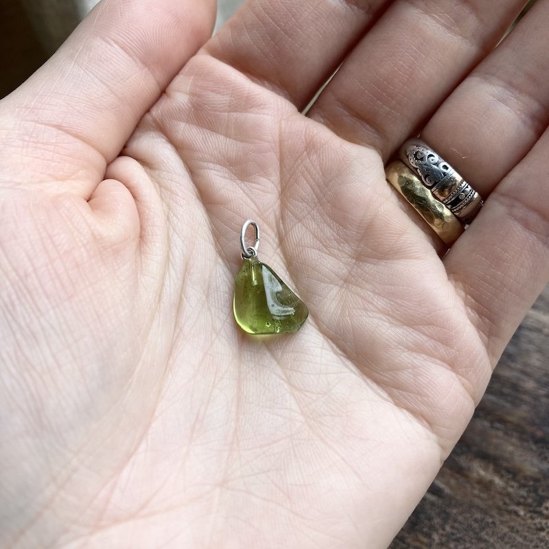 sterling silver and peridot crystal pendant 3.jpeg