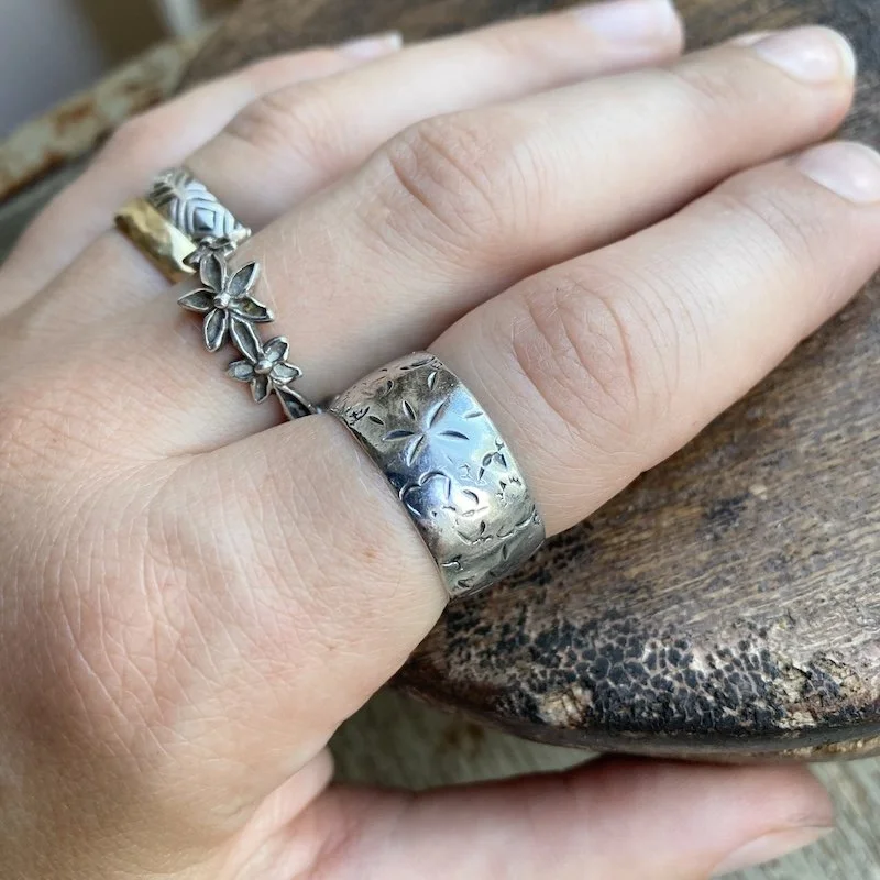 vintage solid silver floral engraved band ring 4.jpeg