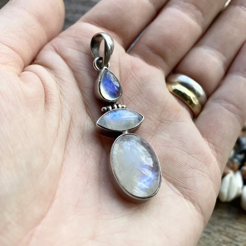 sterling silver rainbow moonstone pendant 4.jpeg