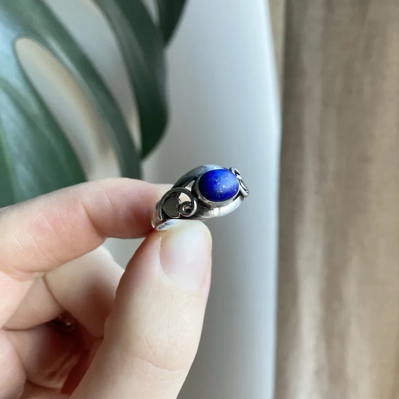 vintage ornate sterling silver lapis lazuli ring 4.jpeg