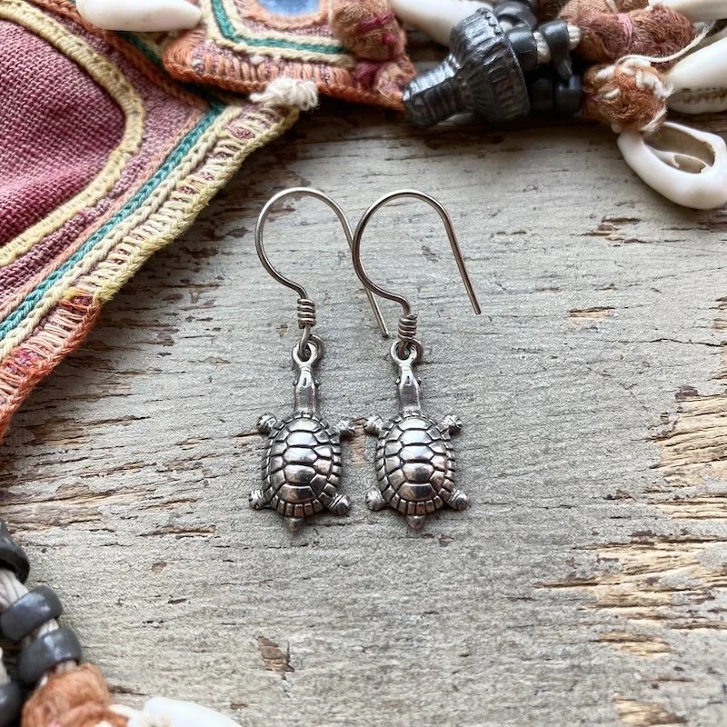 cute vinatge sterling silver turtle earrings 1.jpeg
