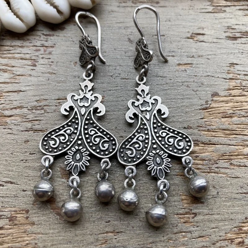 vintage ornate sterling silver dangly earrings 1.jpeg