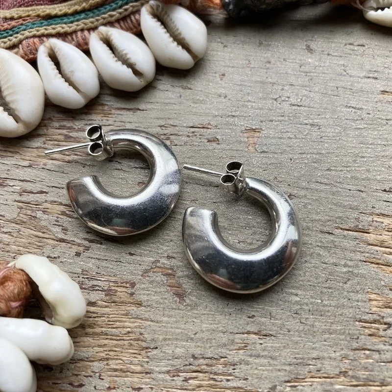 vintage sterling silver simple chunky hoops 2.jpeg