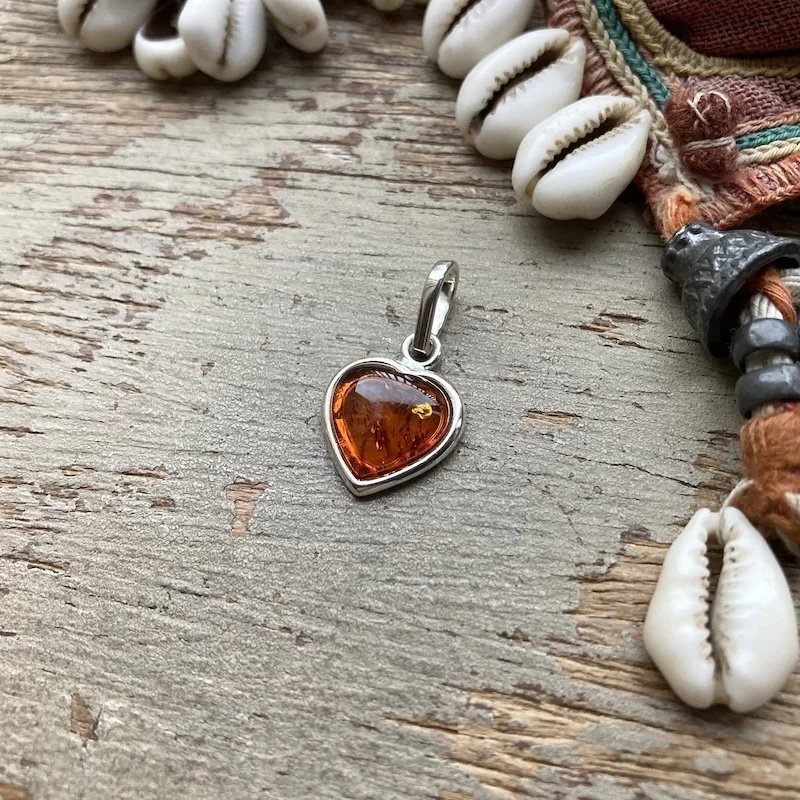 sterling silver and amber heart pendant 2.jpeg