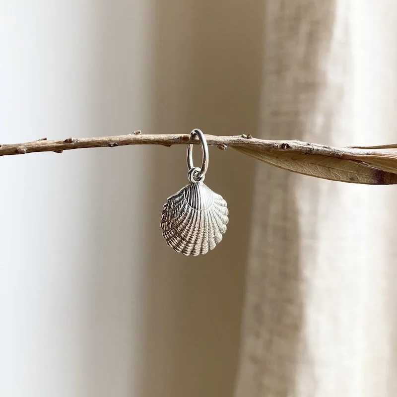 vintage sterling silver cockle shell pendant 4.jpeg