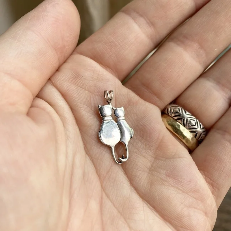 vintage sterling silver cats pendant 3.jpeg