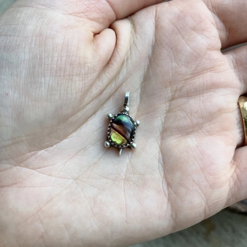 vintage sterling silver and abalone shell turtle pendant 4.jpeg