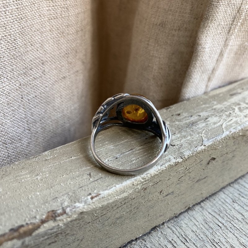 Lovely Sterling Silver Leaf Design Amber Ring