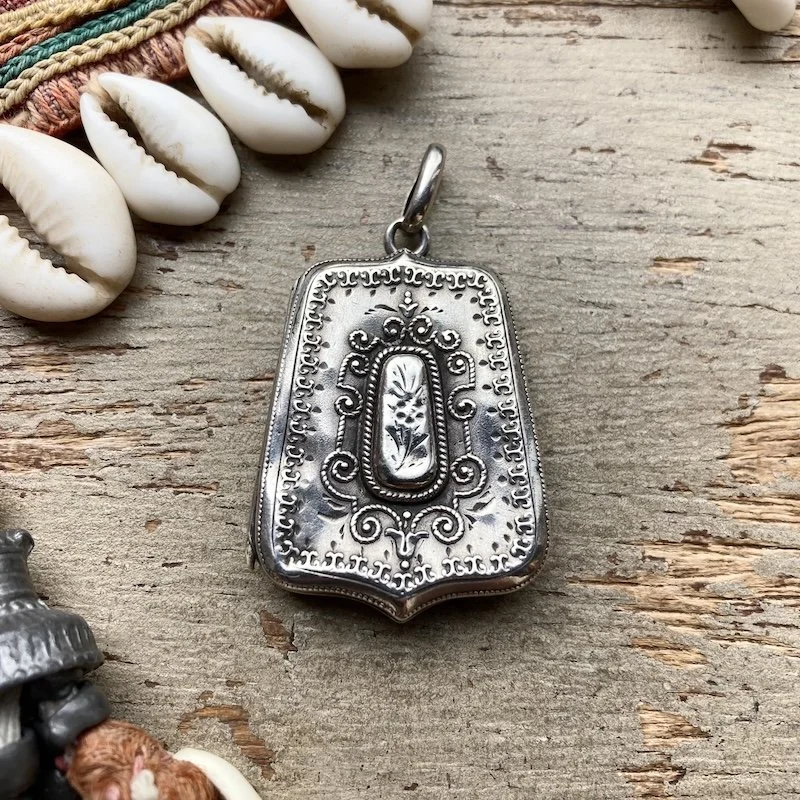 vintage ornate sterling silver locket 1.jpeg
