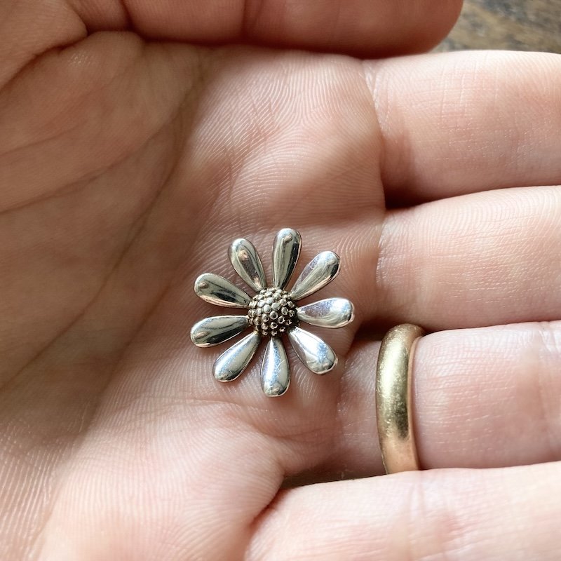 sterling silver daisy pendant 4.jpeg