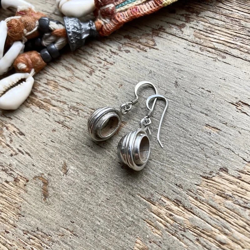 simple vintage sterling silver labradorite earrings 3.jpeg