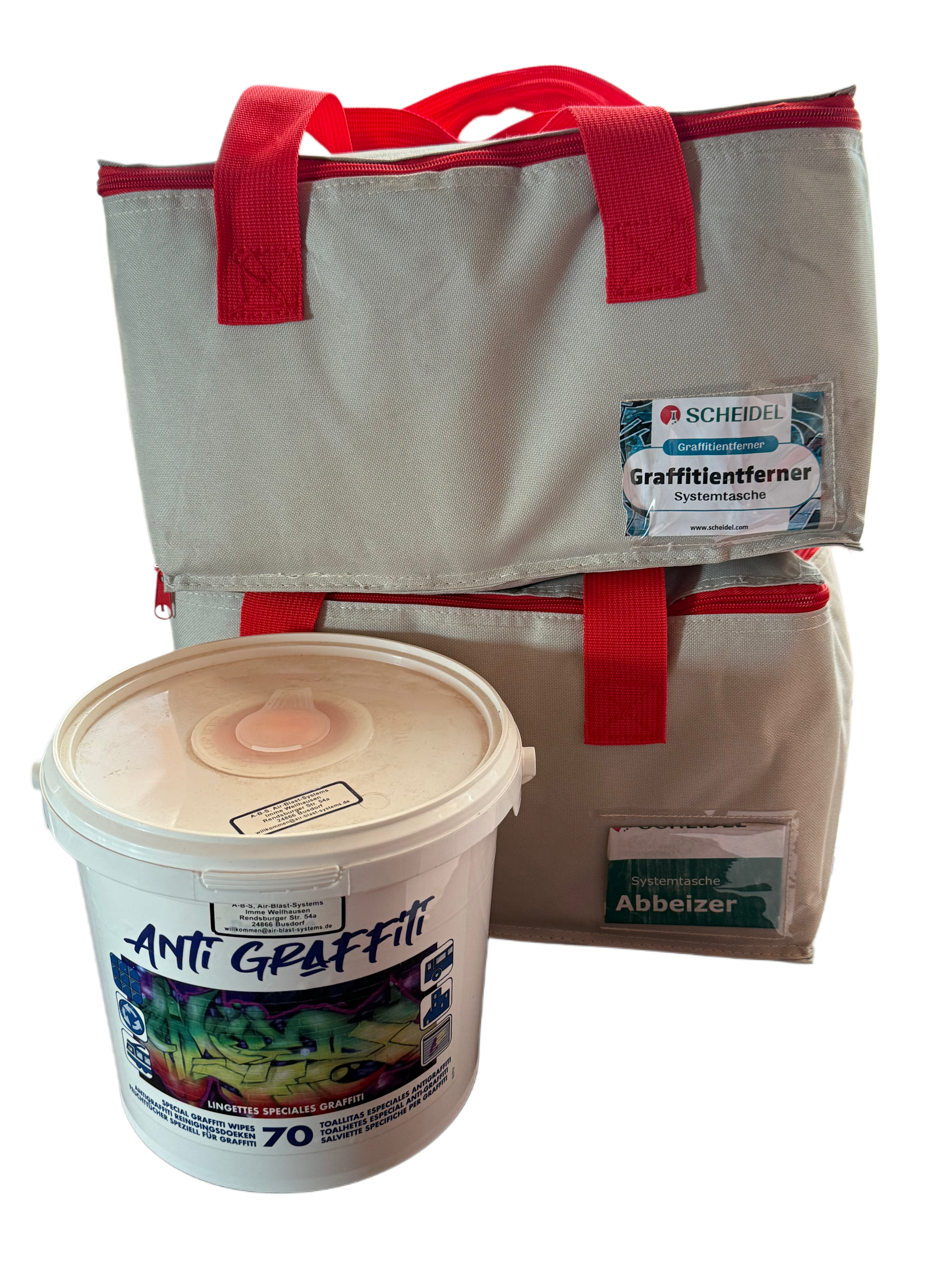 Graffiti-Entferner, Abbeizer und Reinigungstücher in einem Tragetaschen und einem Eimer. Es ist eine Graffiti-Entfernungsausrüstung.