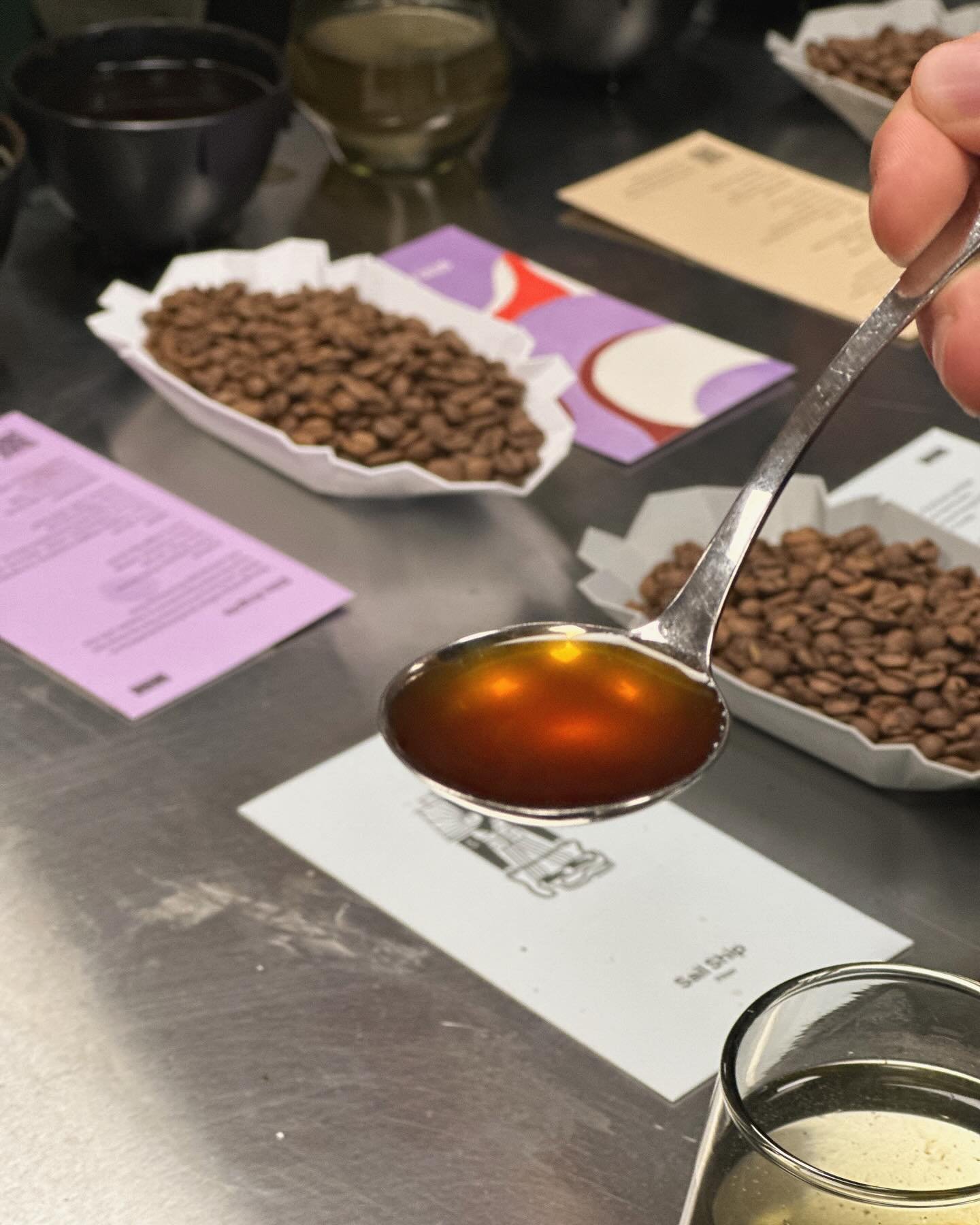 Had an excellent time at our Best of Brazil 🇧🇷 coffee cupping last night! Massive thanks to @textbook_dan from @origincoffeeroasters for leading us through the coffees so brilliantly and everyone for turning up! Swipe for intense coffee sniffing an