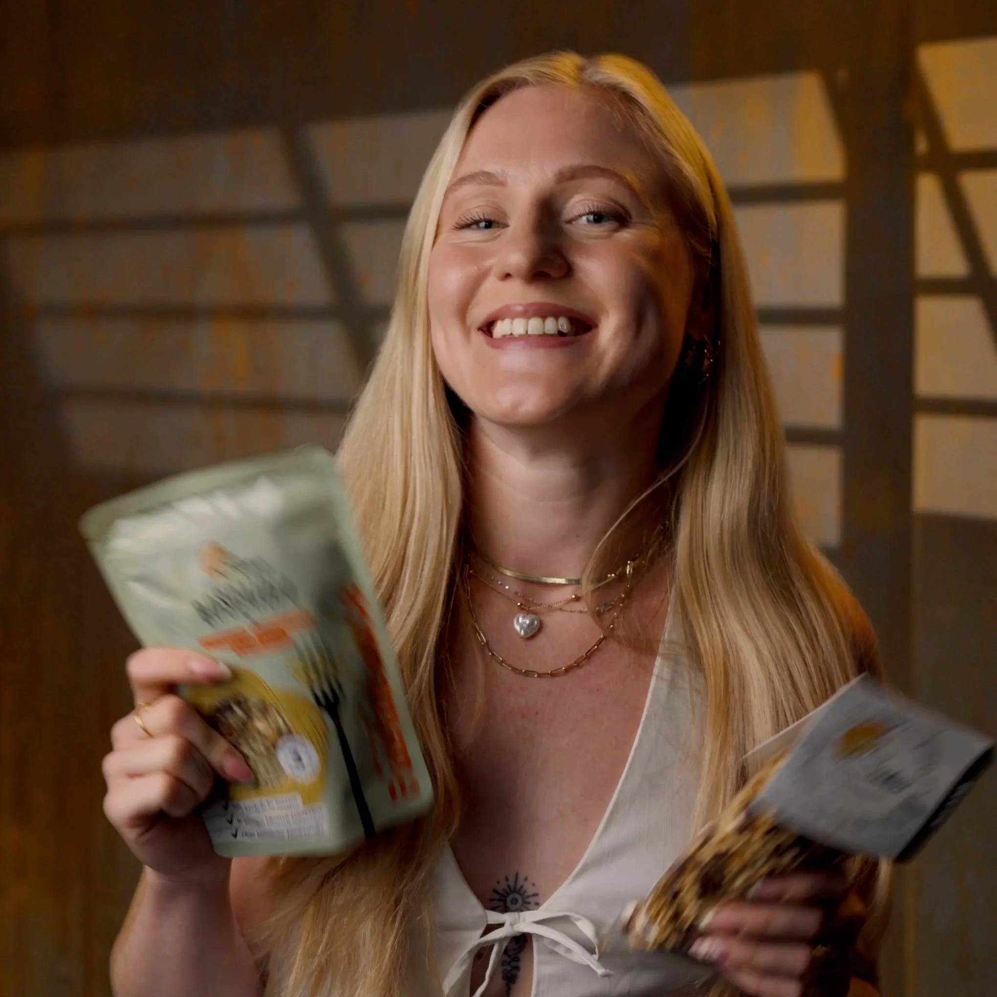 Jenny, Inhaberin von Soulsa, bei einer Content-Produktion von Lens Choppers.