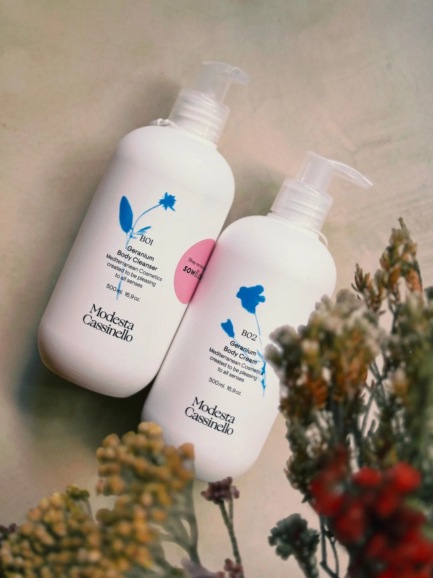 Junto a @weare_sowll hemos creado un espacio donde el cuidado de la piel y el cabello se unen al yoga y la calma😌. 
Descubre los productos de @modestacassinello , una marca mediterránea que celebra la belleza natural y consciente. 🌿 Pru&eac