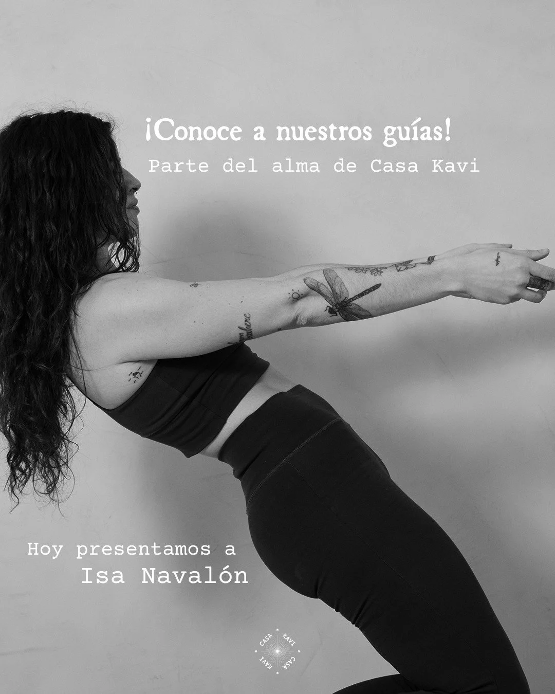 Hoy presentamos a Isa Naval&oacute;n @isabelnavalon_ parte del alma de Casa Kavi ✨ &ldquo;Todo lo que necesitas est&aacute; aqu&iacute; y ahora contigo. Deja que la respiraci&oacute;n te lleve al cuerpo.&rdquo;

Isa comparte su pr&aacute;ctica de fue