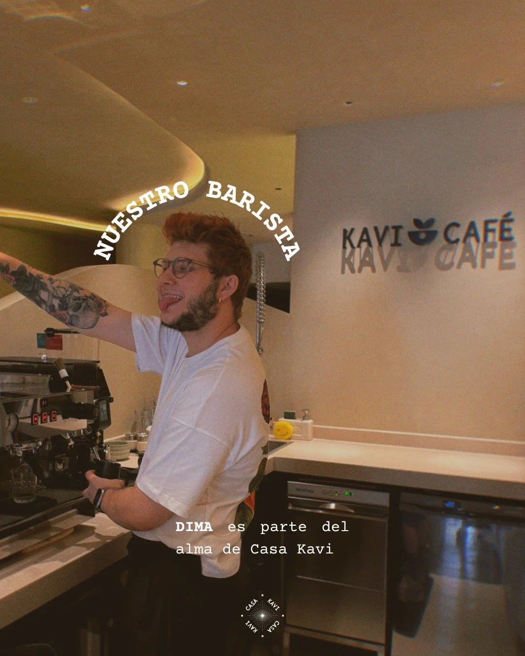 Ya conoces a nuestro barista, Dima ☕ 🫶 Desde Mosc&uacute; hasta tu taza 🤎

🎧 Muchos nos ped&iacute;s la playlist de Dima para el Kavi Caf&eacute; as&iacute; acompa&ntilde;as tu caf&eacute; como se debe.

&iexcl;Te esperamos!
-
Have you met our hea