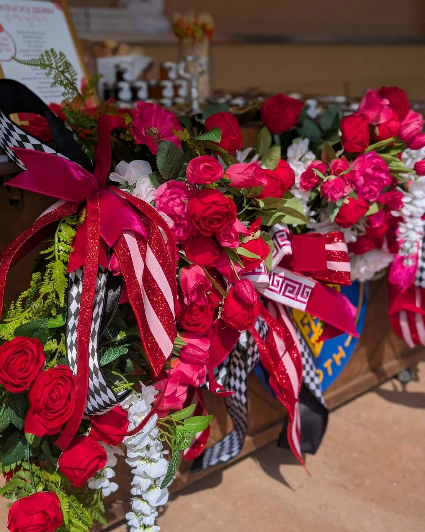 Let's talk about our Decoration Upgrade 💛

We partner with @swankydoordecor to make your cart an absolute showstopper. Custom garland, on-theme decorations, cohesive serving dishes, matching napkins - the whole nine yards.

Perfect for weddings, big