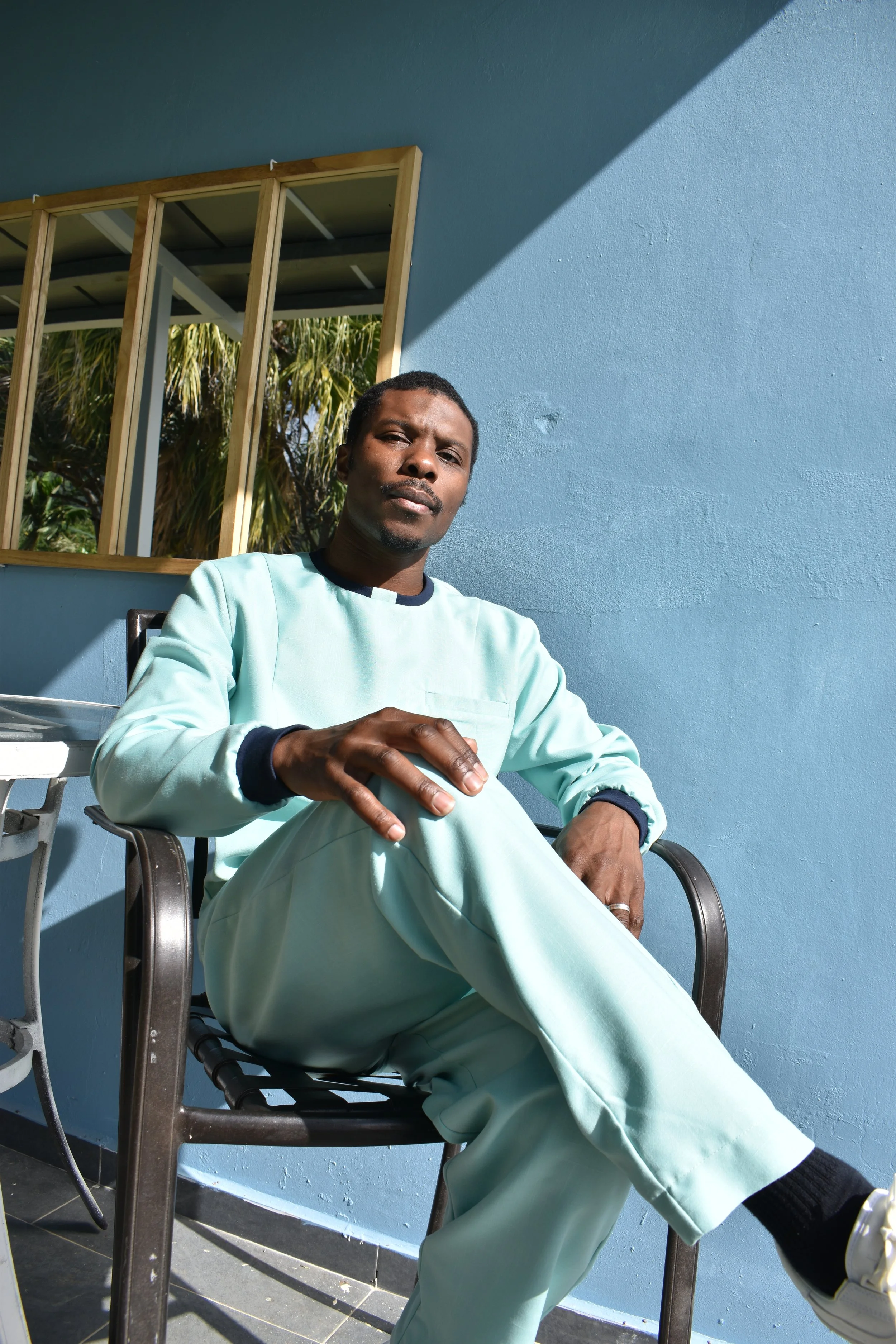 Ensemble haut et pantalon confectionnés par Jean-Baptiste Matondo pour Bilèlè Atelier