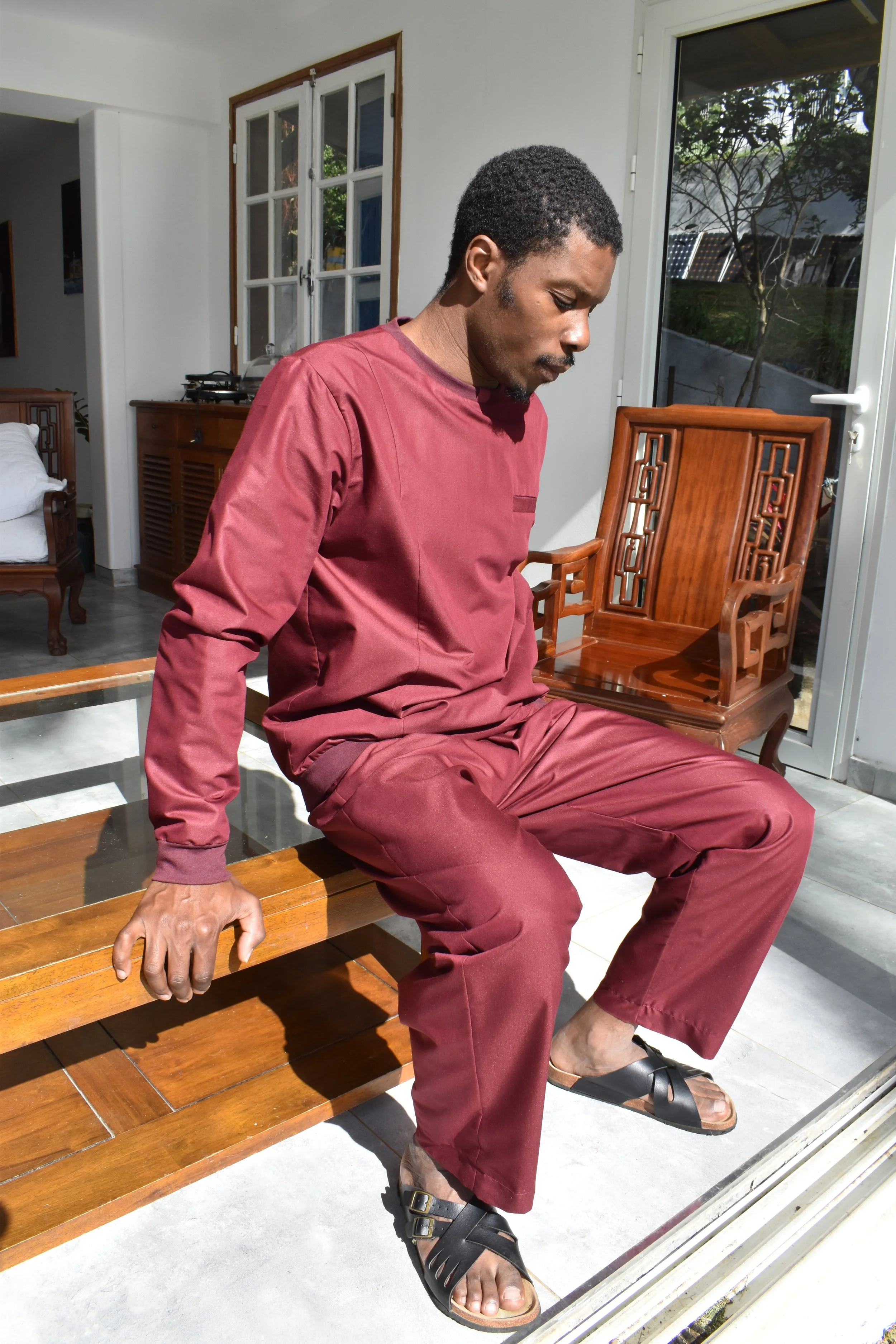 Ensemble haut et pantalon confectionnés par Jean-Baptiste Matondo pour Bilèlè Atelier