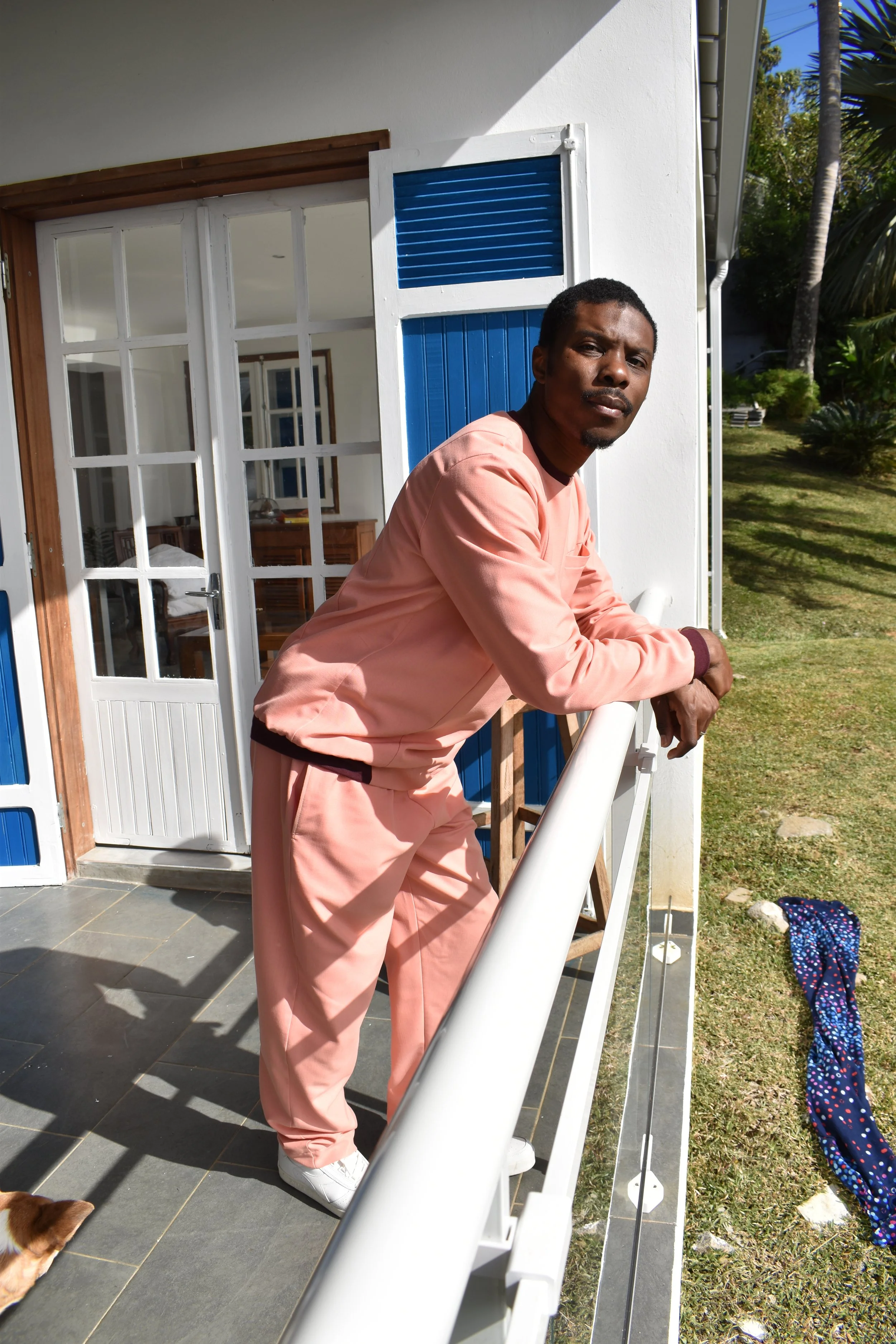 Ensemble haut et pantalon confectionnés par Jean-Baptiste Matondo pour Bilèlè Atelier