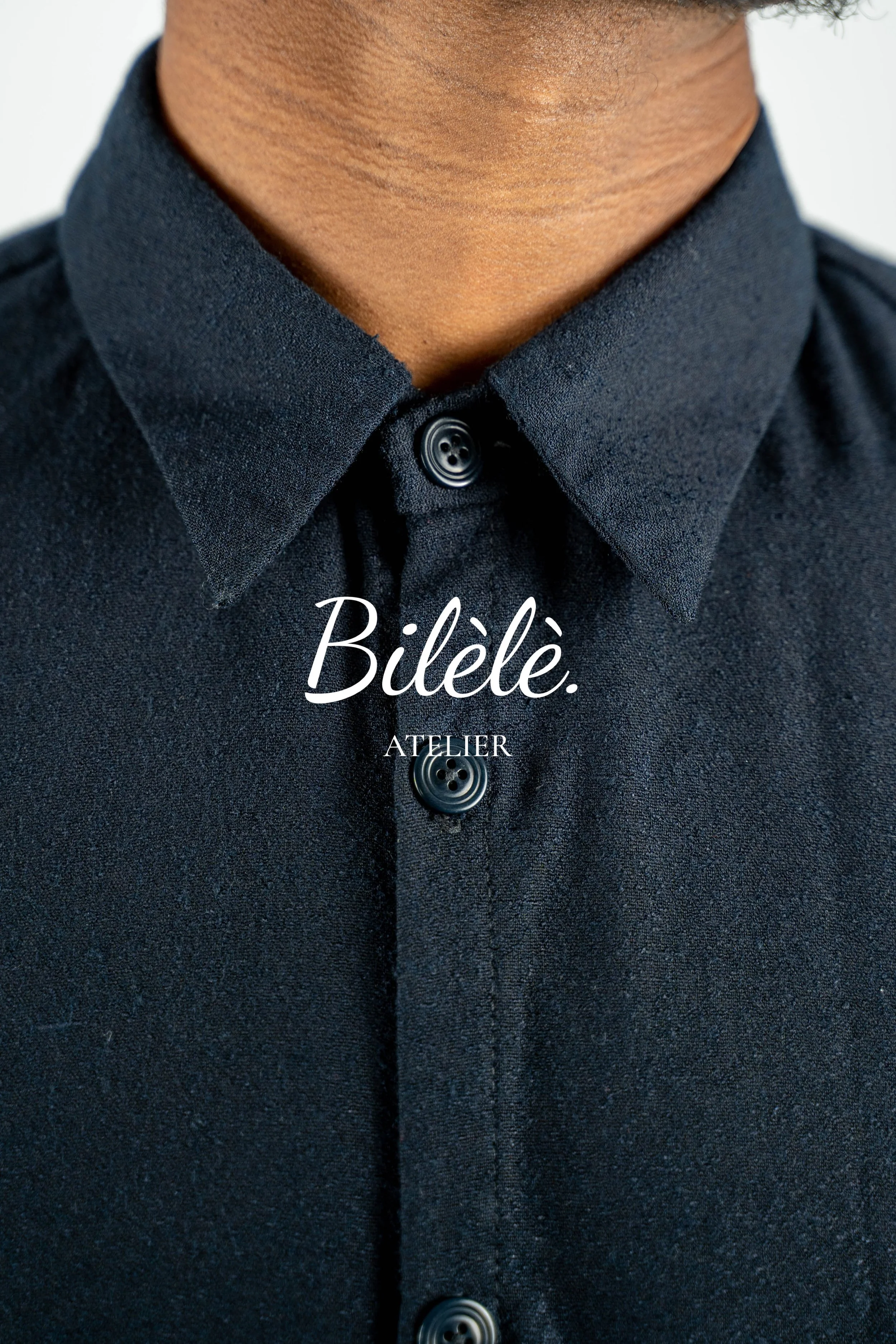 Chemise confectionnée par Jean-Baptiste Matondo pour Bilèlè Atelier