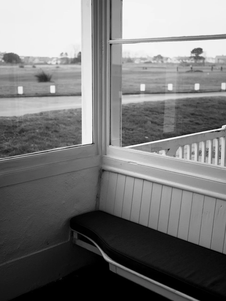 2025-01-20-deal-golf-b&w-dlm-1 Large.jpeg