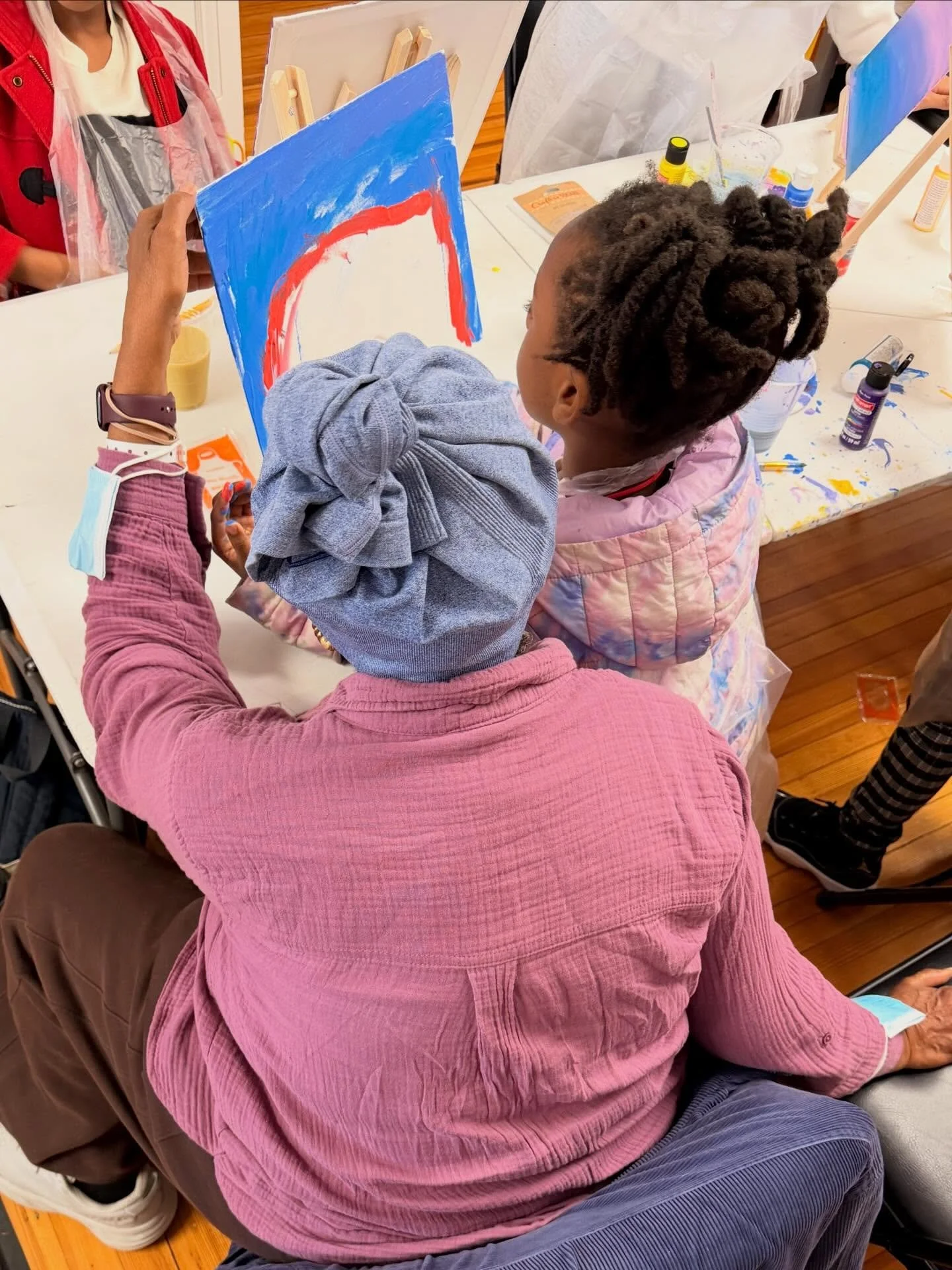 Paint &amp; Play: God Be With You&rsquo;s first of the year 🎨✨

And this time&hellip; I got to create with the little ones 🥹💕
We started with 5 kids and somehow, by the end, there were 15 beautiful, curious, joy-filled souls in the room. What star