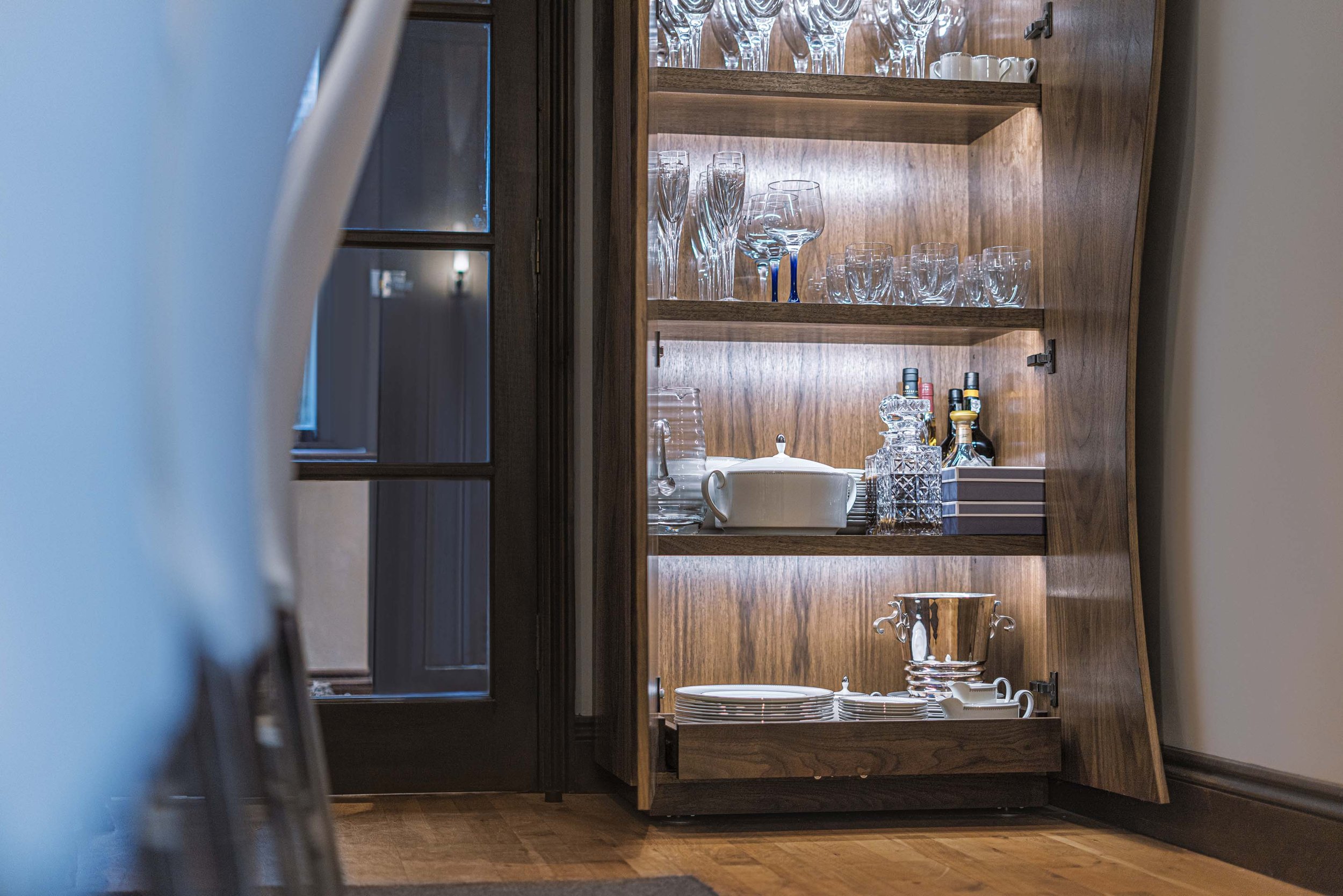 MATTHEW HILL BESPOKE - GLASSWARE CABINET - (6).jpg