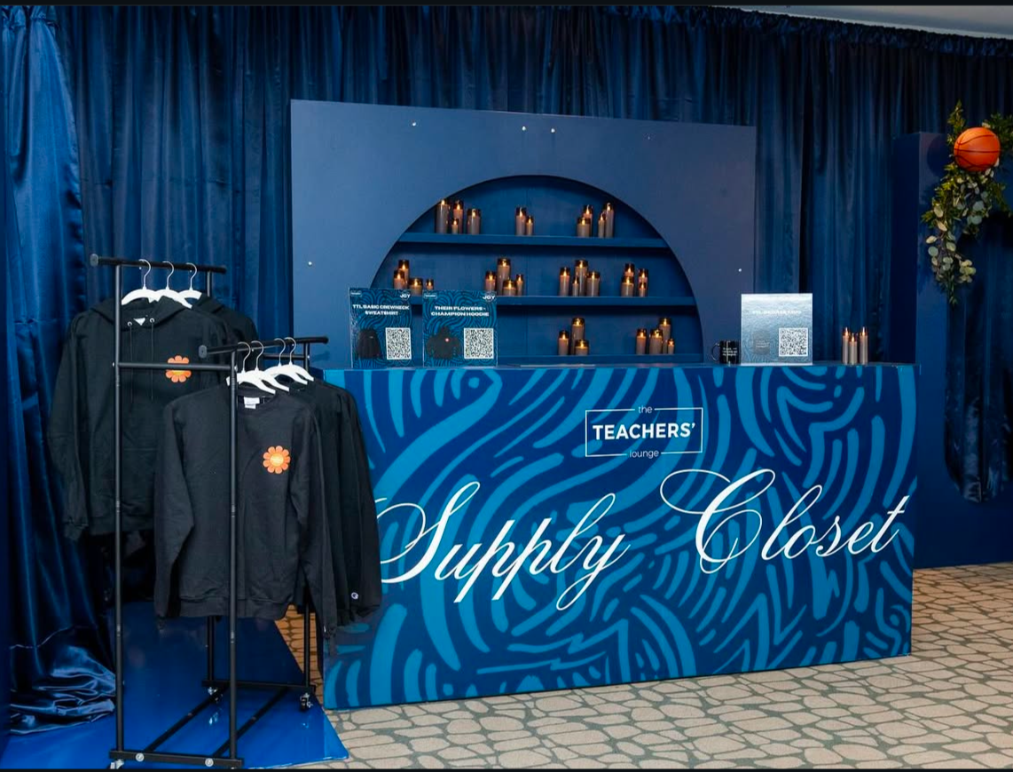 TSM: Check-in Booth – Wood Facade