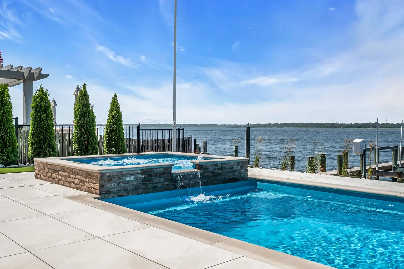 LIMESTONE POOL & OLD CAROLINA SAVANNAH GREY.webp