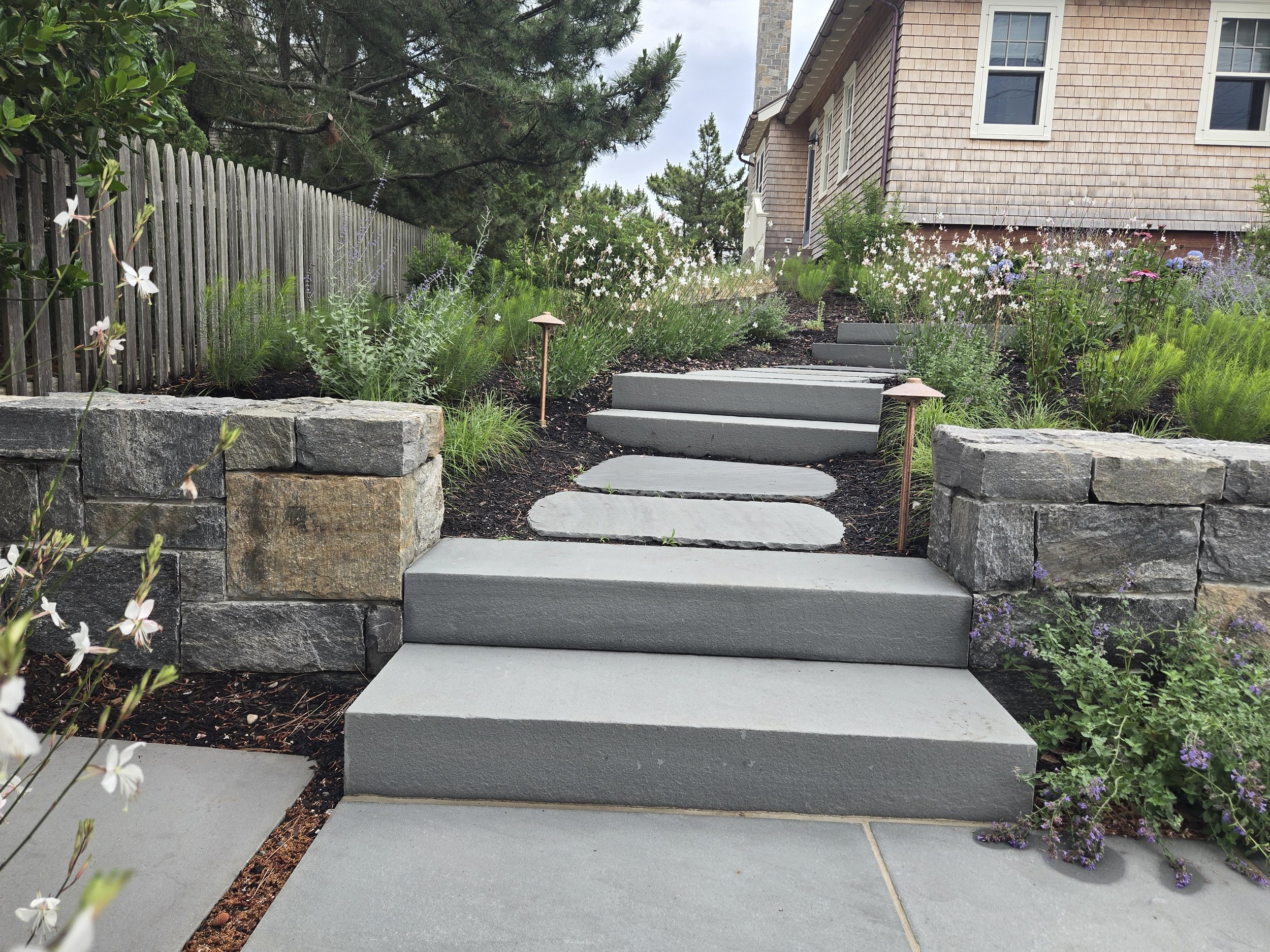 6" BLUESTONE CHUNK STEPS