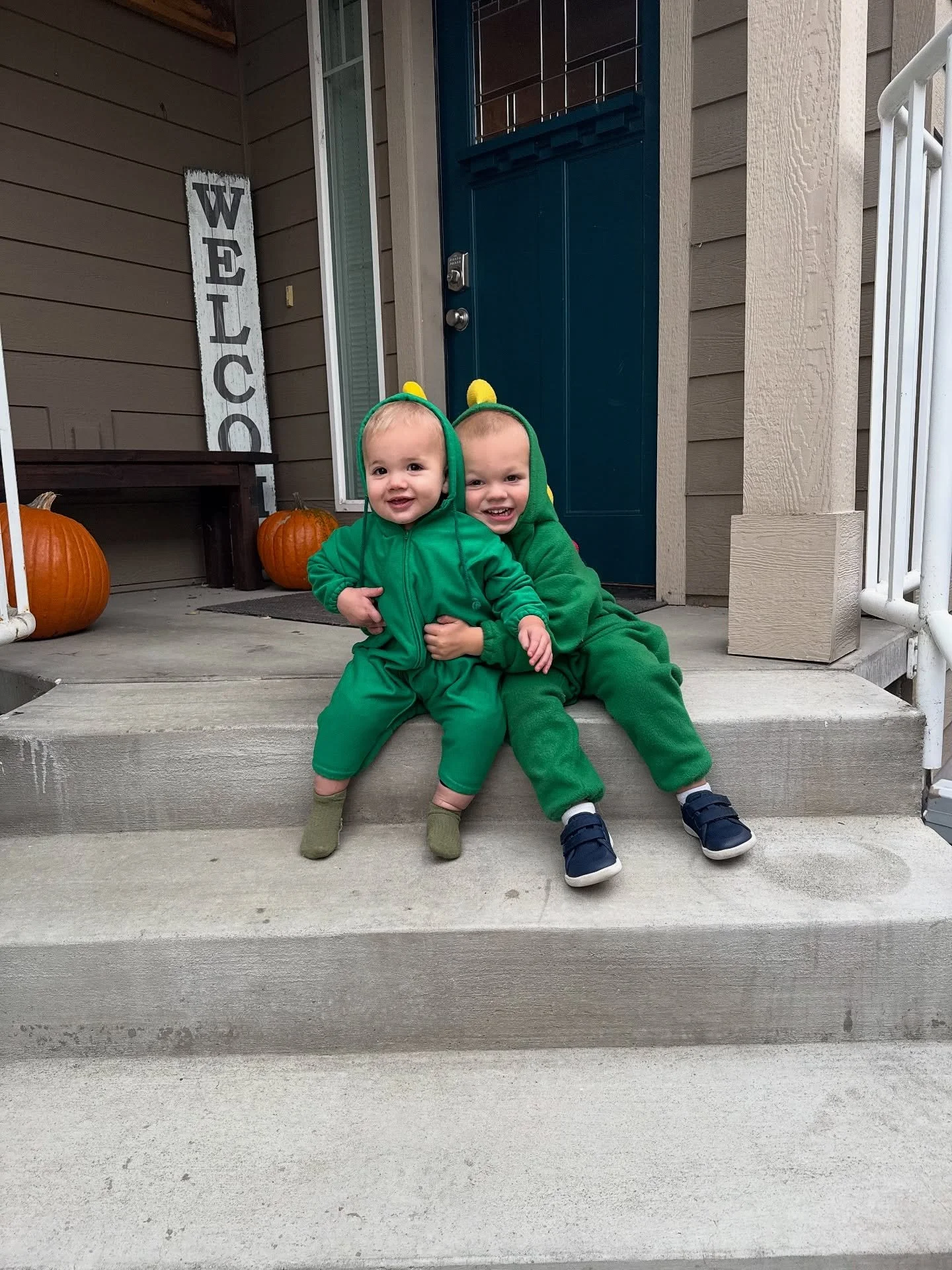 Happy Halloween from our little Dino dudes!🦖🎃