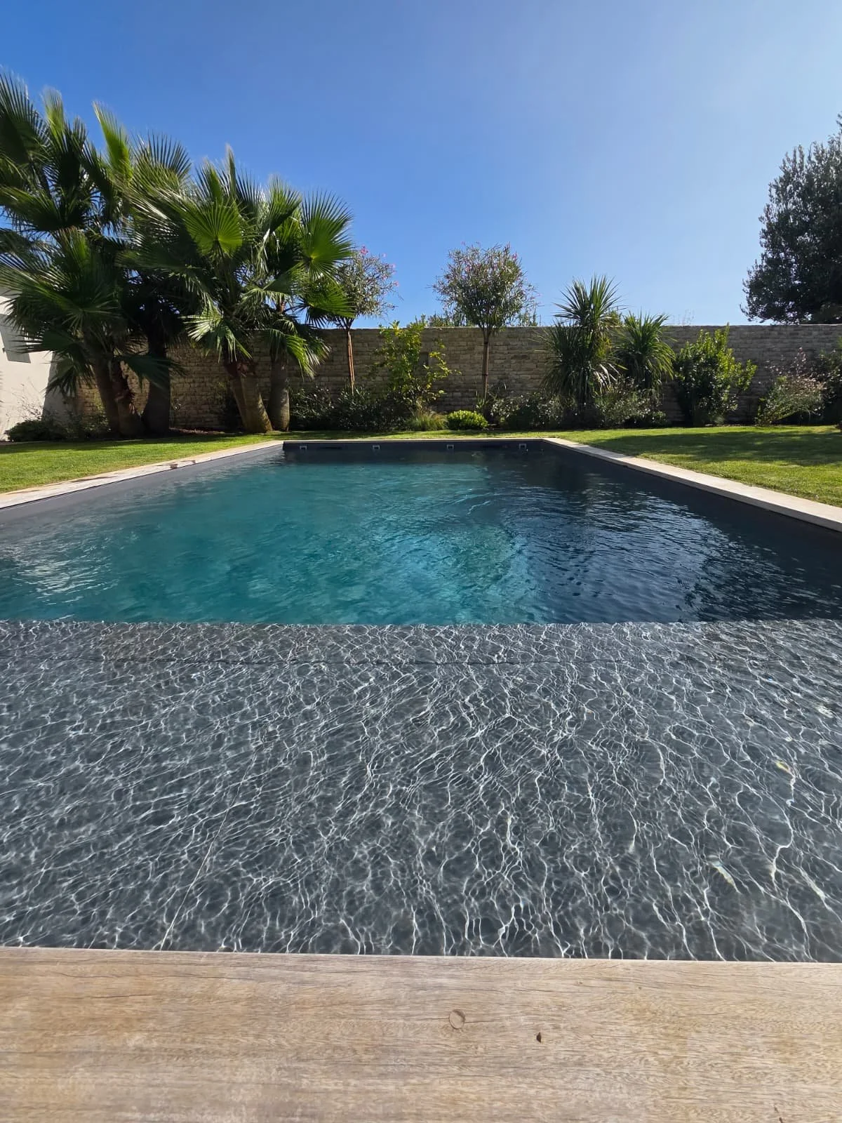 Création 7x4x1.5 / Membrane armée AQUACOLOR PF 3000 gris anthracite / Volet immergé DEL référence ROLLINSIDE