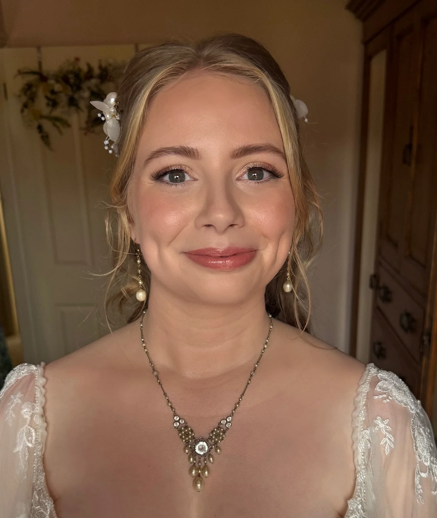 A very special bridal makeup for my beautiful sister-in-law&rsquo;s wedding! What a truly magical day we had 🤍✨

It was such an honour to be by your side &mdash; and to do your bridal makeup. Ems&rsquo; brief was whimsical, soft and romantic &mdash;