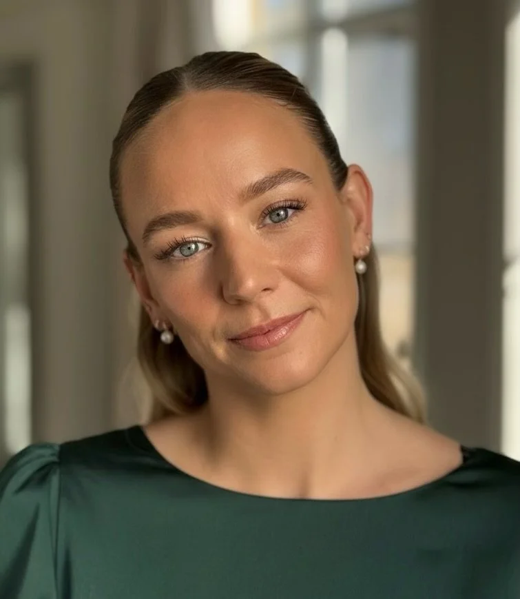 Sometimes the simplest looks are all you need to let your natural features shine ✨

A soft, fresh bridesmaid look for beautiful Patsie on a sunny December morning at Glewstone Court.

After doing her makeup, Patsie booked me for her own wedding day. 