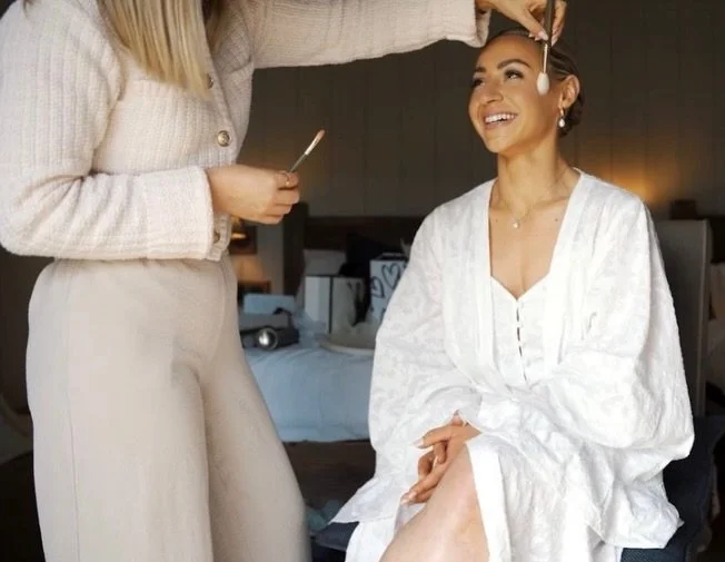 The calm before the moment 
Soft, sculpted, and effortlessly luminous for beautiful Julia 🤍

@laurabufferyphotography 
@sineadkellyhair 
@trevennabarns