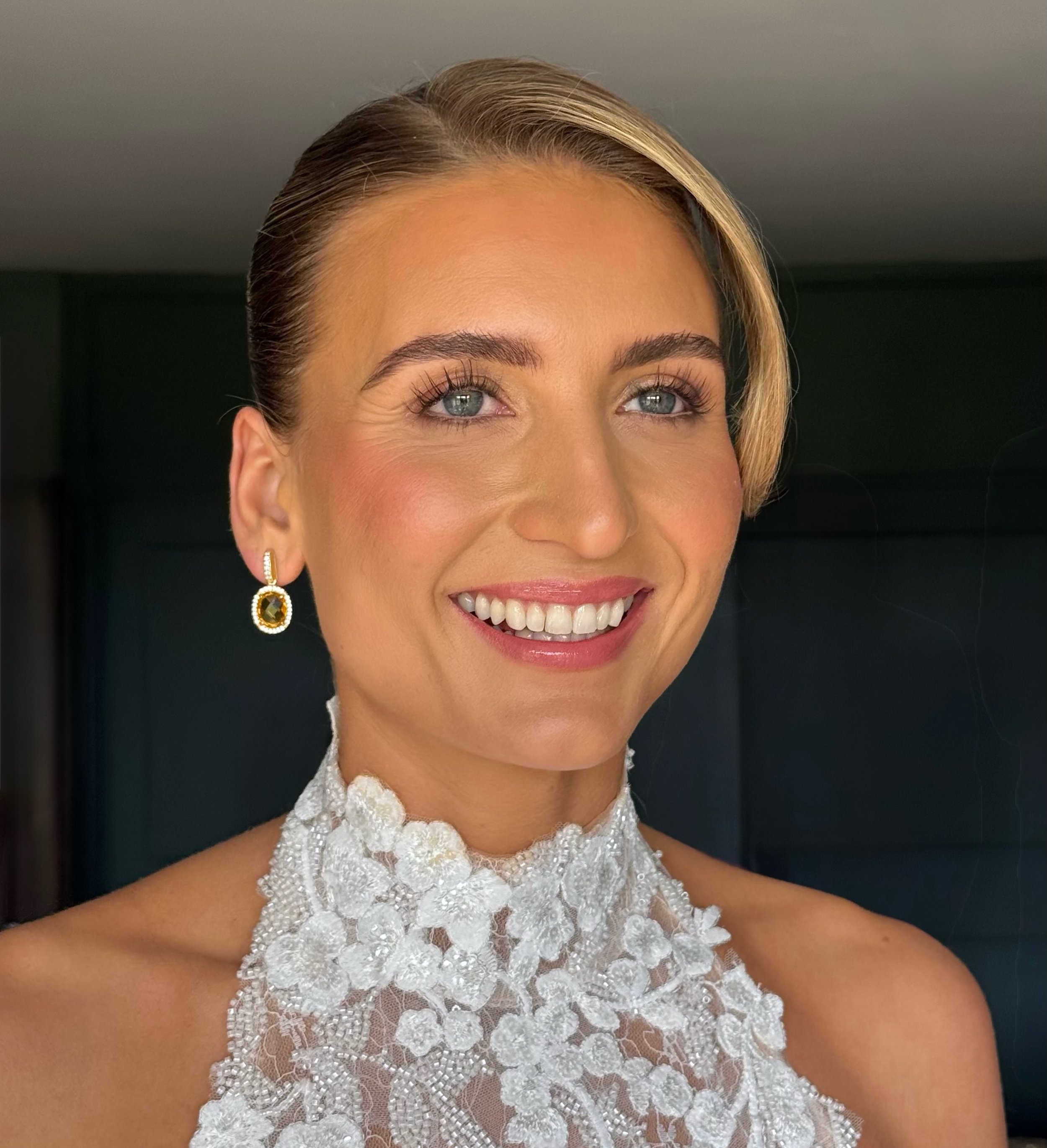 Elly, bringing all the bank holiday vibes ✨ A festival inspired bridal moment.

We kept the makeup fresh and enhancing - just how bridal makeup should be. You, but elevated.

Her skin was left compromised after dermaplaning, so we rebuilt the barrier