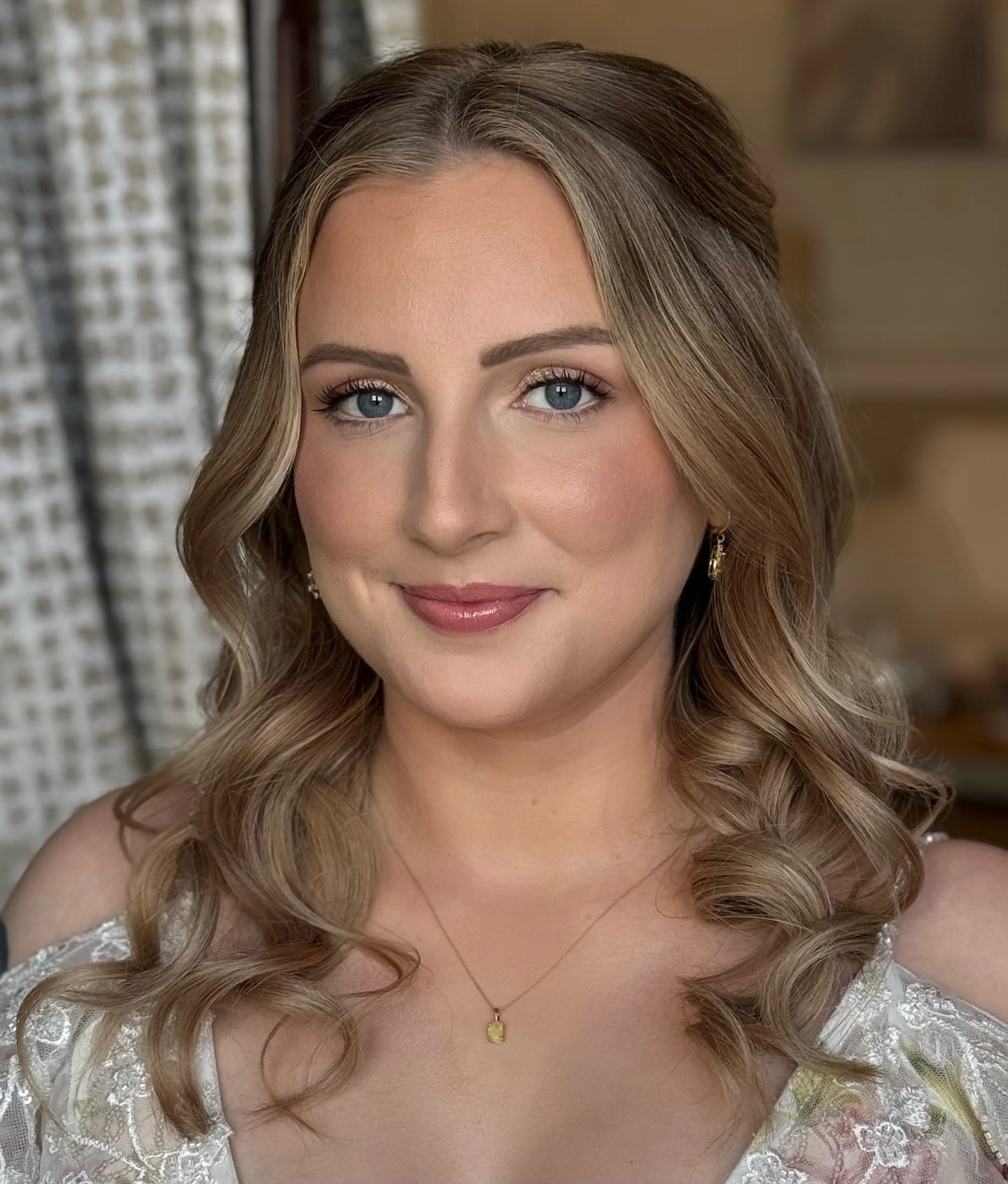 Yesterday, beautiful Lauren had her spring wedding. With wisteria in bloom, hints of Brighton charm, a delicate string quartet and the most exquisite floral embroidered gown&hellip; every detail was simply beautiful. 

For Lauren&rsquo;s makeup, we c